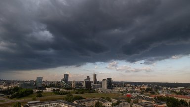 Vilniuje – stiprus lietus, kai kur gali prasidėti liūtys