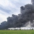 Indonezijos ugniagesiai užgesino kelias dienas siautusį gaisrą naftos perdirbimo įmonėje