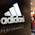 Konservatoriai prašo „Adidas“ stabdyti prekybą drabužiais su sovietine simbolika