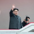 Šiaurės Korėjos lyderis įspūdingas sumas iššvaistė jį linksminusių merginų apatiniams ir korsetams