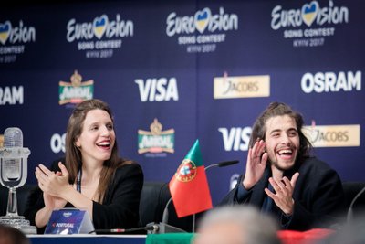 "Eurovizijos"  nugalėtojas Portugalijos atstovas Salvadoras Sobralis su seserimi Luisa