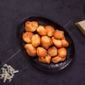 Sausainiai su čederio sūriu – nesaldūs kepiniai puikiai tiks užkandžių stalui