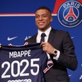 Paryžiuje liekantis Mbappe: svajonės žaisti „Real“ neatsisakau