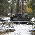 Suomijoje traukiniui susidūrus su kariuomenės visureigiu žuvo keturi žmonės