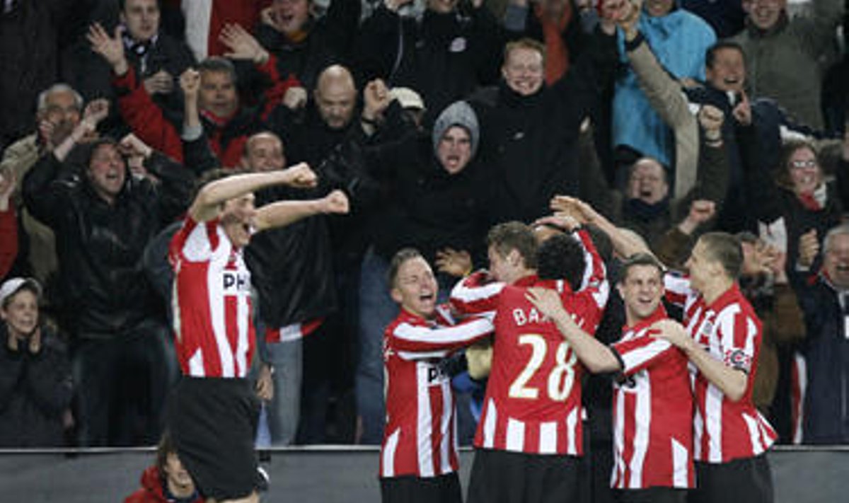 Eindhoveno PSV futbolininkai švenčia pergalę