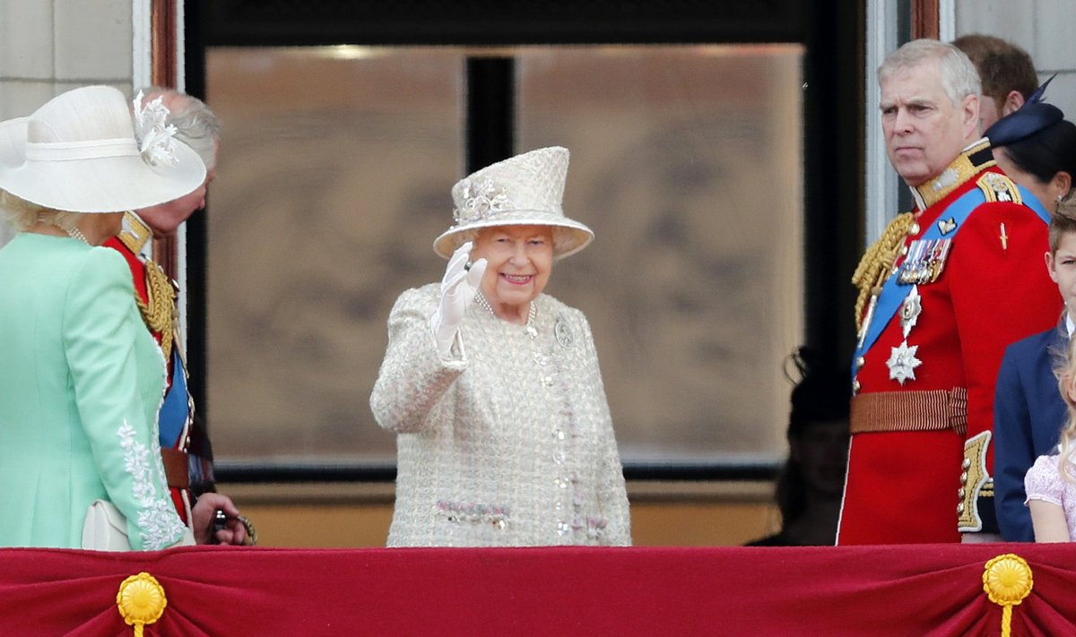 Britanijoje iškilmingai švenčiamas karalienės Elizabeth II gimtadienis