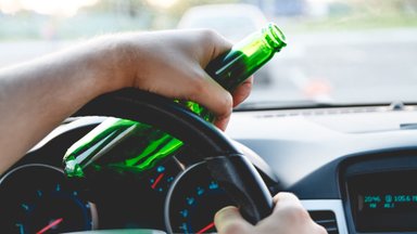 Psichologė: vairuotojai neįvertina tikrojo alkoholio poveikio – ypač pavojingi „rytiniai“ pasivažinėjimai