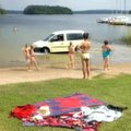 Poilsiavimo ypatumai Plateliuose: maudynės – kartu su į ežerą įriedėjusiu automobiliu