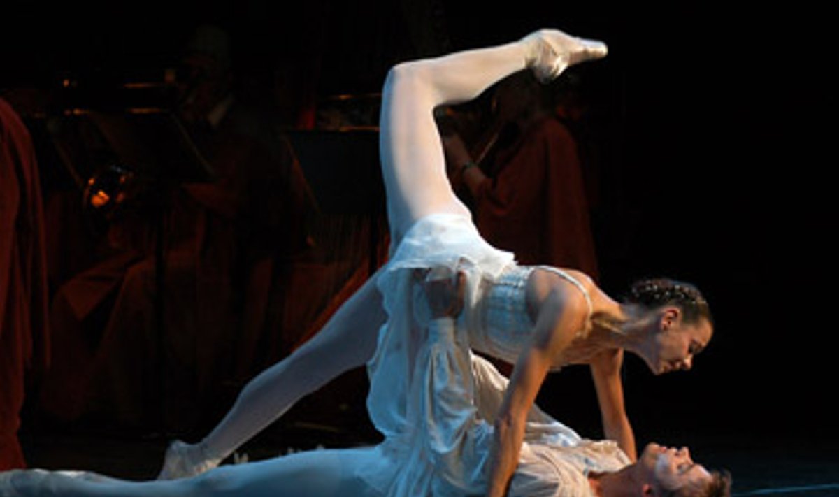 Eglė Špokaitė ir Nerijus Juška S. Prokofjevo balete "Romeo ir Džiuljeta" Notingemo karališkajame teatre Didžiojoje Britanijoje. 