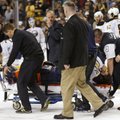 NHL: „Sabres“ vartininkas nuo ledo išgabentas neštuvais