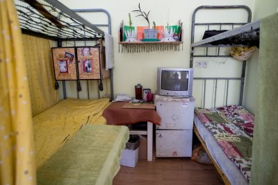 Bendrabučio tipo patalpos Marijampolės pataisos namuose – tokiomi sąlygomis gyvena daugiau kaip pusę tūkstančio kalinių