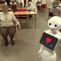 Draugiškų robotų komanda padeda praskaidrinti nuotaiką