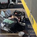 Kraupi avarija Vilniuje: iš sumaitoto BMW išvaduotas žmogus mirė