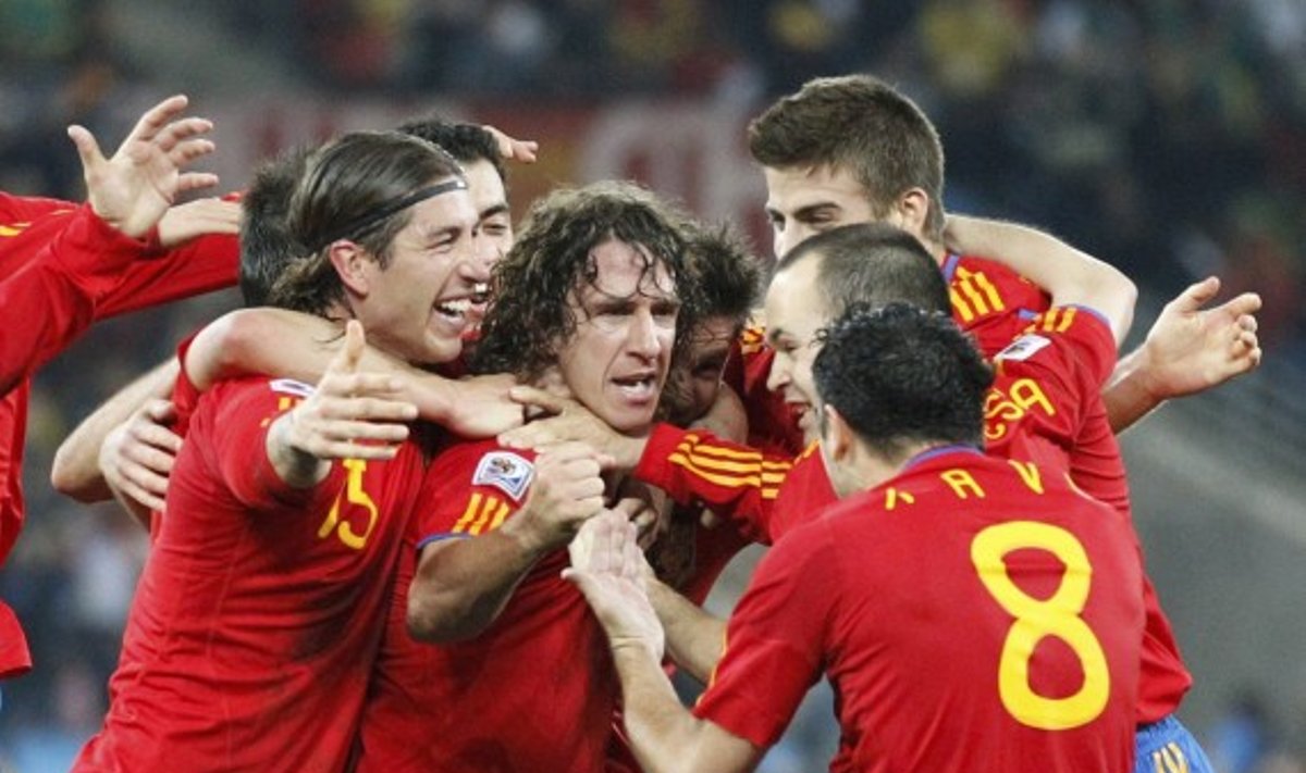 Carleso Puyolio (c) įvartis išvedė ispanus į finalą