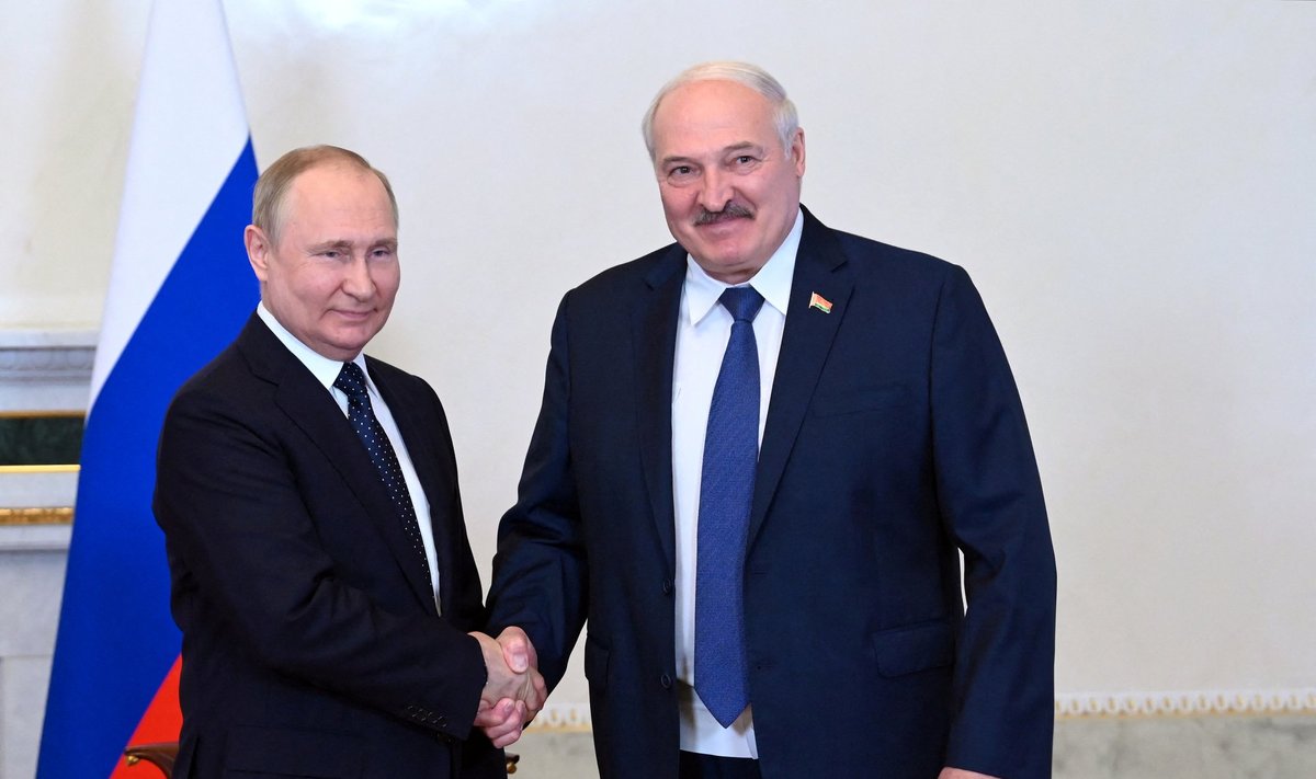 Aleksandras Lukašenka (dešinėje), Vladimiras Putinas