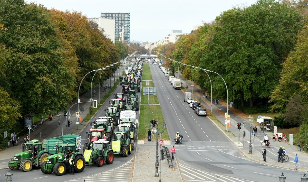 Berlyno centrą traktoriais blokavo protestuojantys ūkininkai