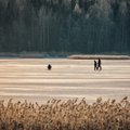 Įspėja dėl užšalusių vandens telkinių: kada saugu lipti ant ledo