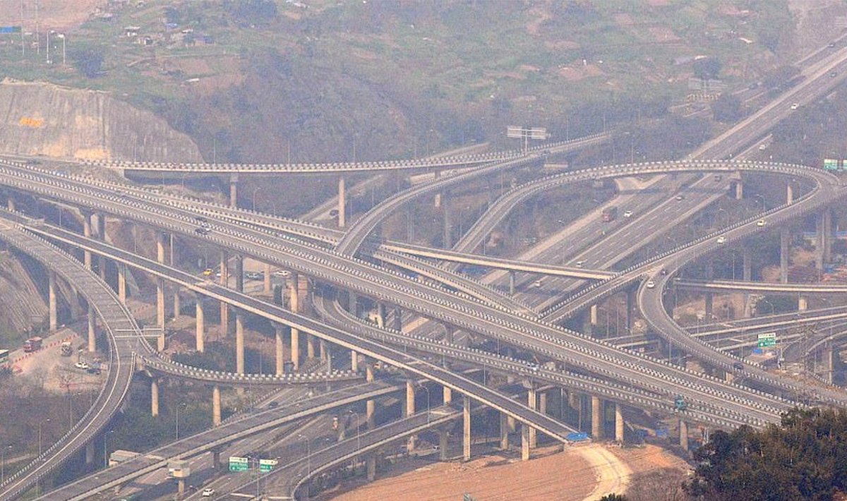 Kinai per 8 metus pasistatė įspūdingą transporto mazgą