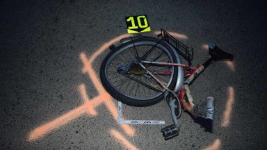 Žiauri avarija Alytaus rajone – po susidūrimo žuvo dviratininkas, o motociklininkas atsidūrė ligoninėje