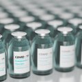 Klaidingai sėja paniką dėl vakcinų nuo COVID-19: neva nėra vakcinos nuo ŽIV, tai negali būti ir nuo koronaviruso