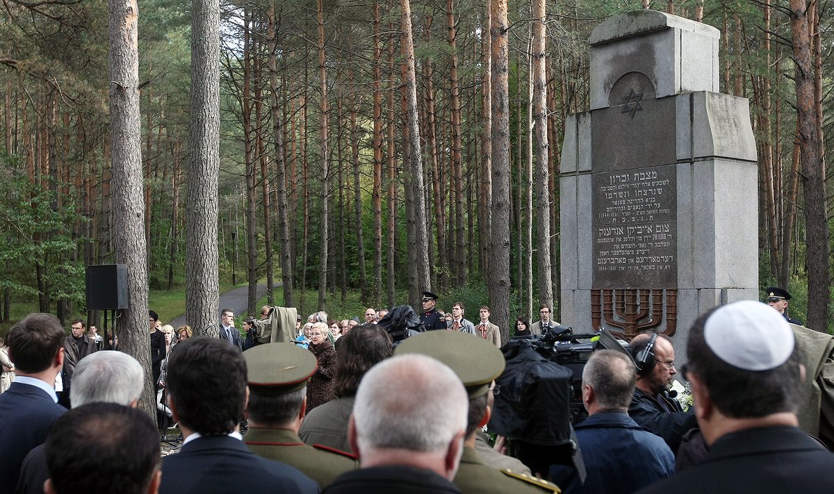 Holokausto aukų pagerbimo iškilmės Panerių memoriale