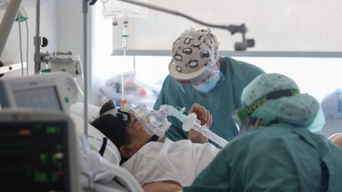 Tyrimas: pusei hospitalizuotų „Covid“ pacientų išsivysto komplikacijos, organų pažeidimai – kas ketvirtam jauno amžiaus žmogui