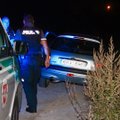 Jaunuolių pilname automobilyje pareigūnai aptiko narkotikų: įtariamųjų tarpe 16-metis