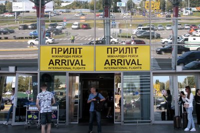 Kijevo oro uoste laukta grįžtančių kalinių iš Rusijos