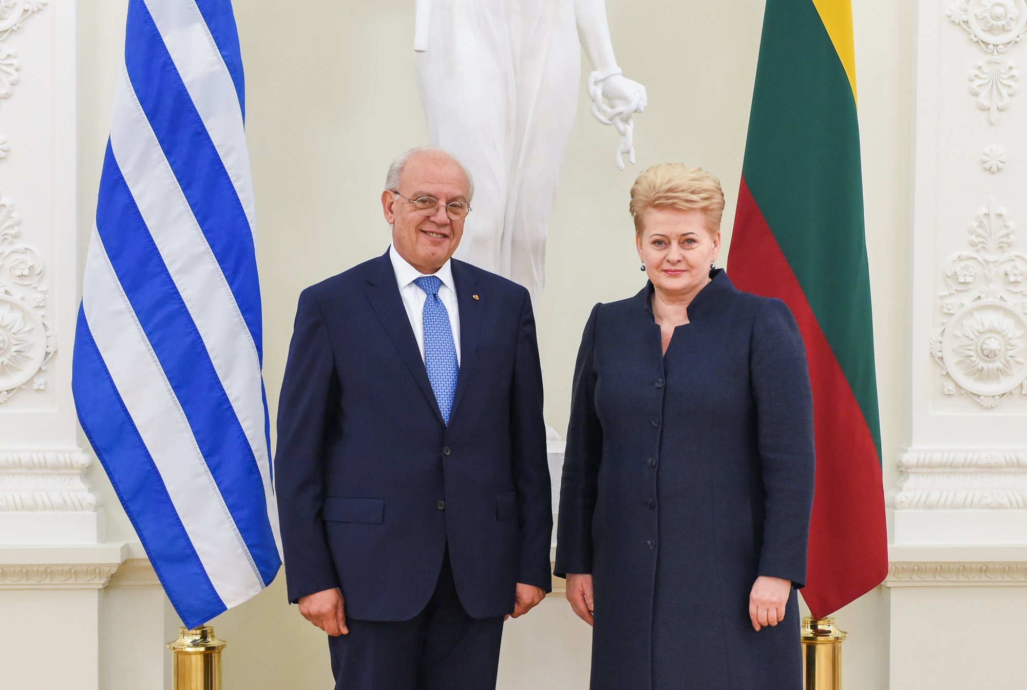 Lithuanian president accepts letters of credence from Greek ambassador