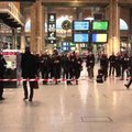 Paryžiuje – peiliu ginkluoto užpuoliko išpuolis: sužaloti 6 žmonės