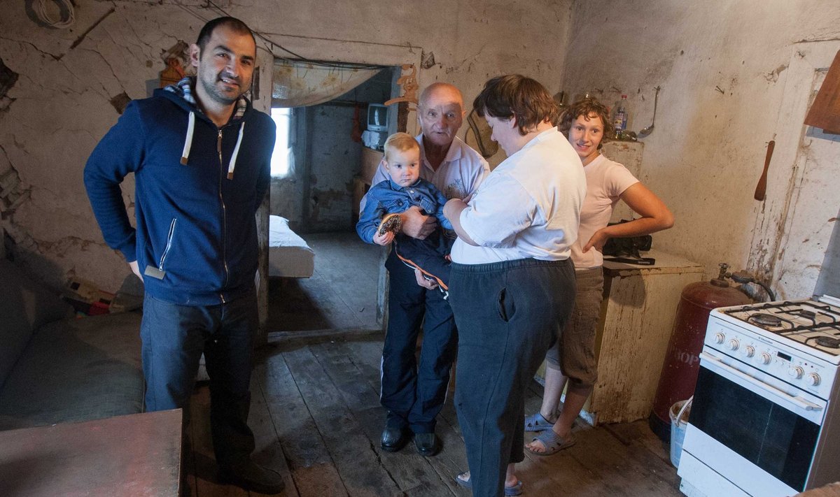 Režisierius Maratas Sargsyanas svečiuojasi pas savo filmo "Tėvas" herojų Vidą Antonovą