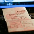 Girtas vairuotojas policininkus bandė papirkti loterijos bilietu