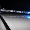 BMW ekipažas Kaune grasino policininkams bei išspyrė tarnybinio automobilio langą