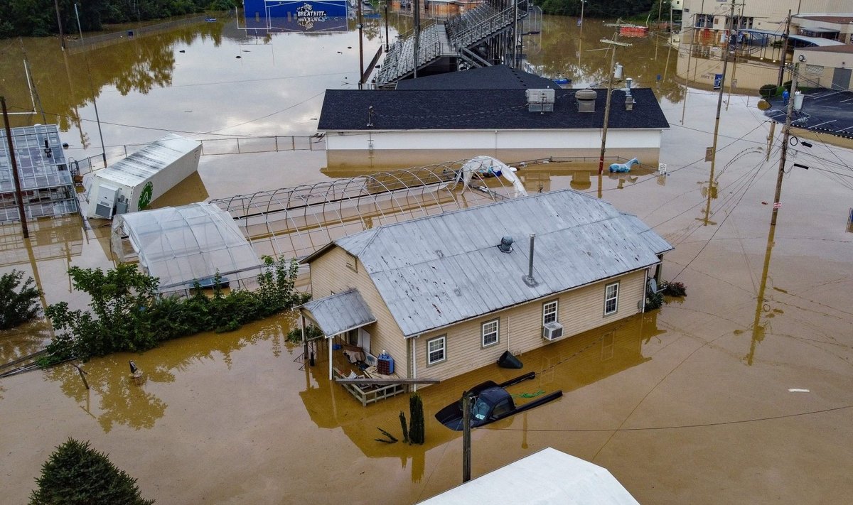 JAV Kentukio valstijoje staigūs potvyniai pareikalavo aštuonių gyvybių