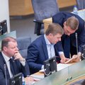Seimas – prieš, kad biudžeto skylė būtų lopoma kelių sąskaita