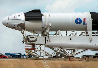 „SpaceX“ ruošiasi istoriniam skrydžiui