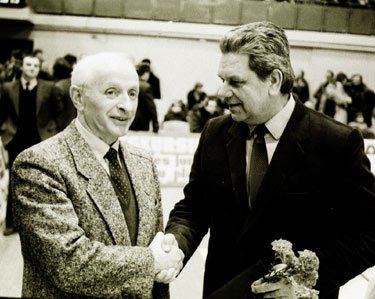 Maskvos CSKA ir "Žalgirio" vyriausieji treneriai Aleksandras Gomelskis (k) ir Vladas Garastas 1986 metais