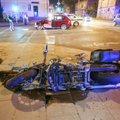 Vilniuje girta vairuotoja partrenkė motociklininką, kuris dar rėžėsi į tris pėsčiąsias