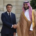Macronas nepaisydamas kritikos šiltai priėmė Saudo Arabijos faktinį valdytoją