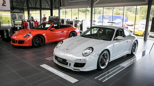 Vilniuje pasirodė išskirtiniai „Porsche“: jų pirkėjai turi atitikti reikalavimų sąrašą
