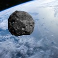 Kas nutinka pro Žemę praskriejantiems asteroidams? Gravitacija juos paverčia net ugnies kamuoliais
