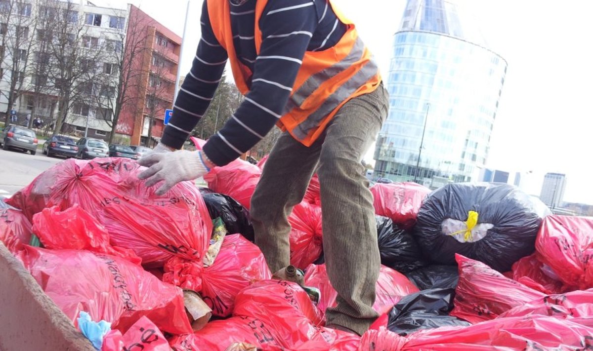 Vežamos "Darom" savanorių surinktos atliekos