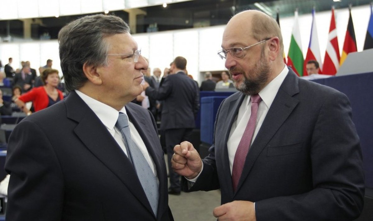 Jose Manuelis Barroso (k) ir Martinas Schulzas