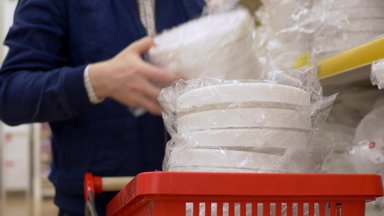 Seimas uždraudė maitinimo įstaigoms nemokamai dalinti plastikinius vienkartinius indus