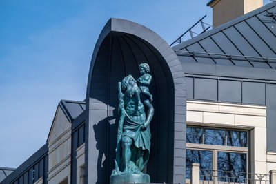 Sostinę papuošė nauja Vilniaus globėjo šv. Kristoforo skulptūra