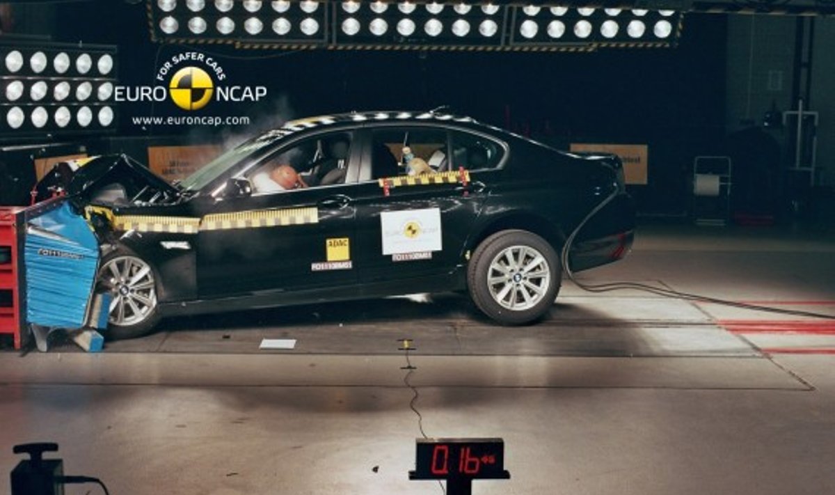 Euro NCAP bandymai: BMW 5 serija