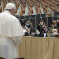 Popiežius sako „nebijantis“ stiprinti kovos su korupcija Vatikane