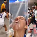 JAV futbolininkių šėlsmas rūbinėje – šampano purslai ir „tverkinimas“