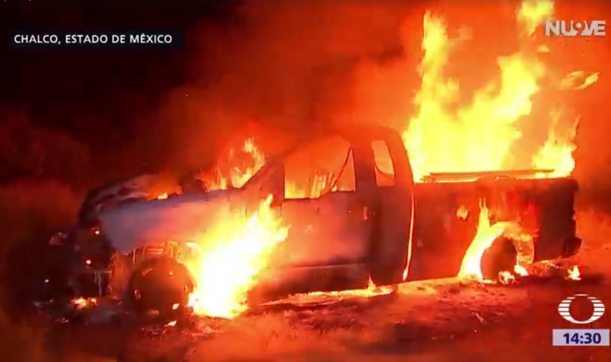 В Мексике сожгли автомобиль, врезавшийся в толпу паломников