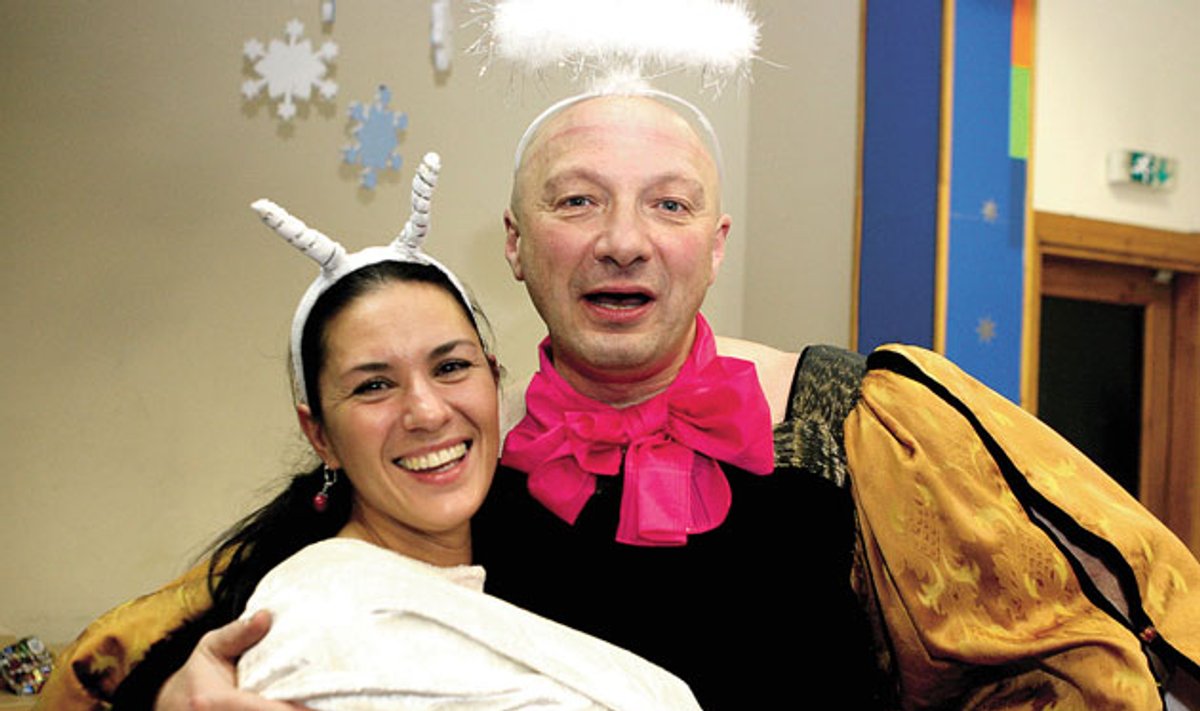 37erių aktorė J. Budriūnaitė ir 16 metų vyresnis grupės „Vairas